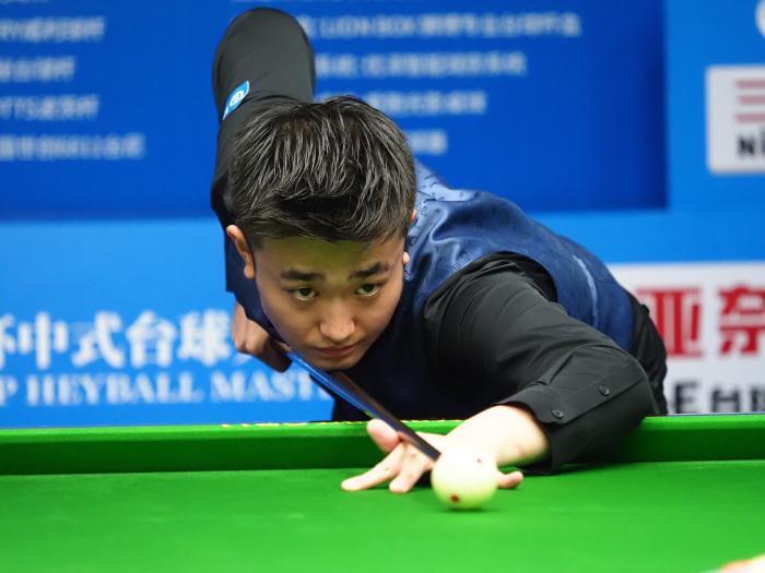 在球场上证 在球场上证